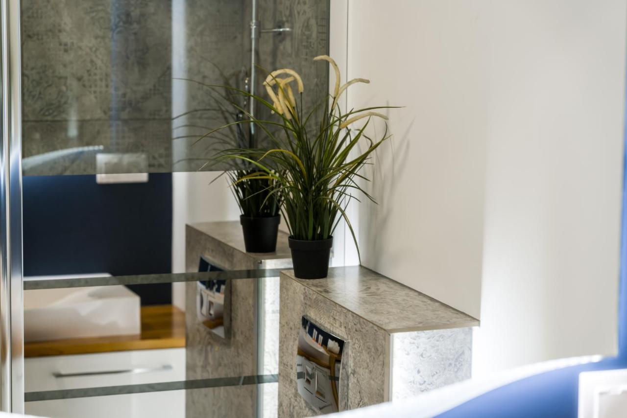 Villa Venecja Apartment Chwaliszewo With Free Garage City Center By Noclegi Renters Poznań Exteriör bild